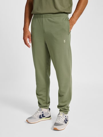 Hummel Tapered Sports trousers in Green: front