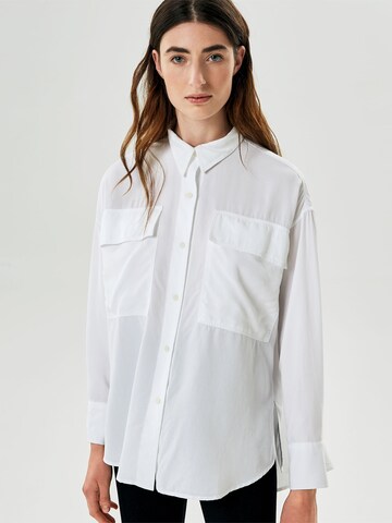 NINE TO FIVE Blouse ' Glenn ' in White: front