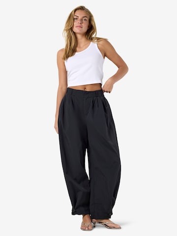 Noisy may Regular Sporthose in Schwarz