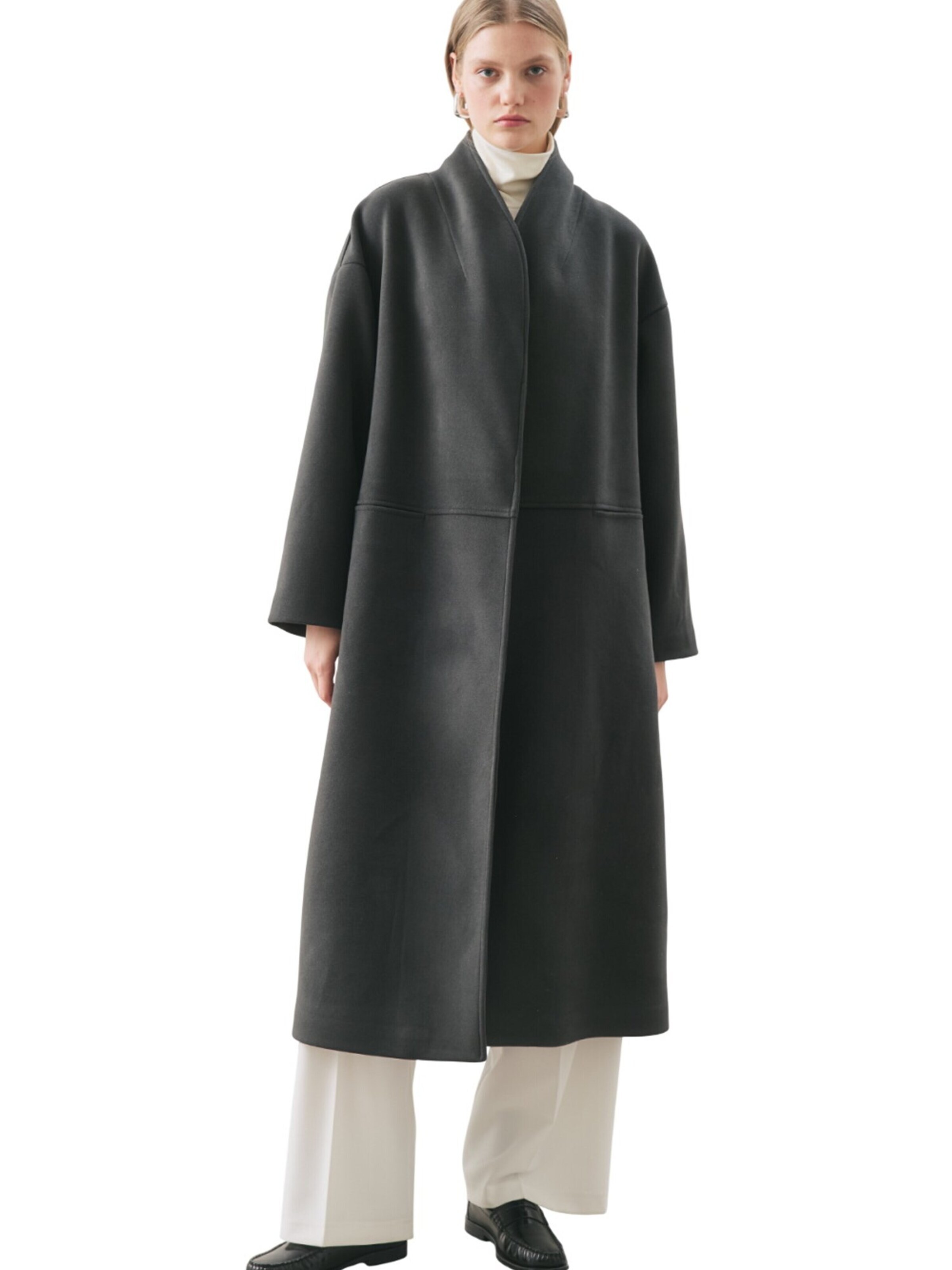 MANUKA Between-seasons coat in Black