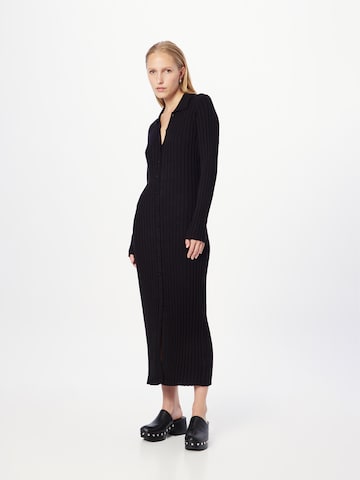 Robe-chemise Monki en noir : devant