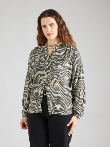 ONLY Carmakoma - Blusa 'RIthilda Anita' en verde: frente
