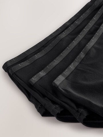 Next Slip in Zwart