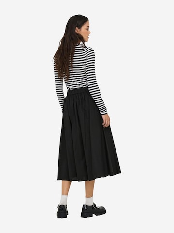 Gonna 'Onlmaila Long Pleat Skirt Ox Wvn 15369555' di ONLY in nero