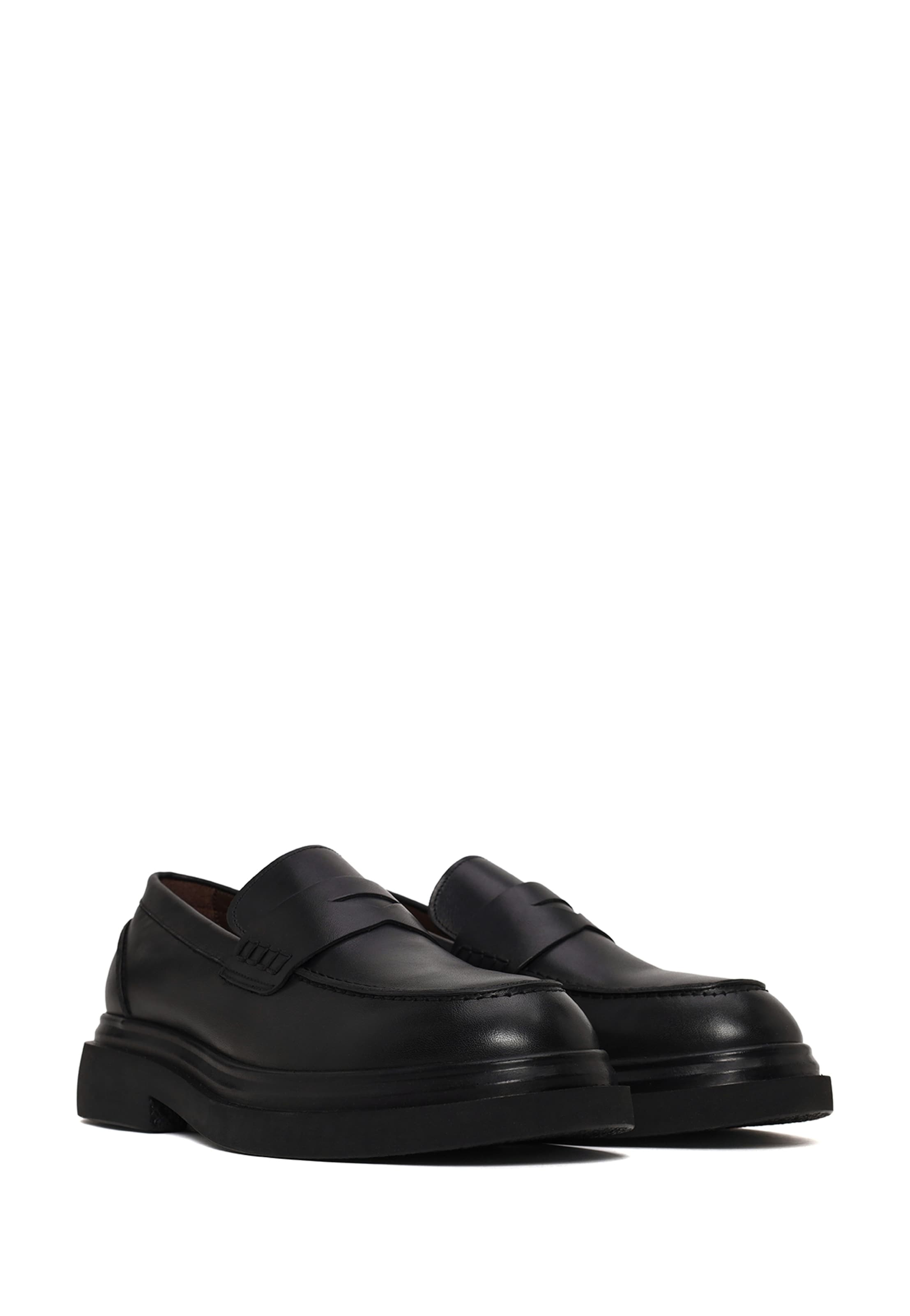 Derimod Classic Flats in Black
