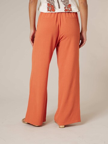 Loosefit Pantalon 'NISKI' Deeluxe en orange