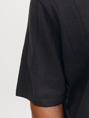 aprel Pullover i sort