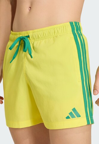 ADIDAS SPORTSWEAR - Bañador deportivo en amarillo