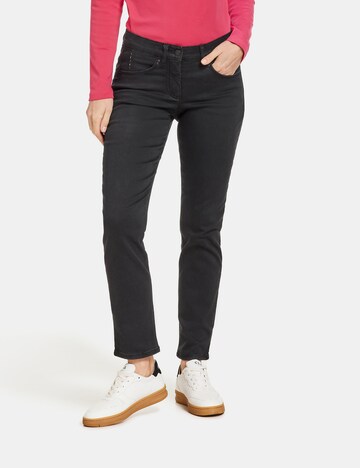 GERRY WEBER Regular Jeans in Zwart: voorkant