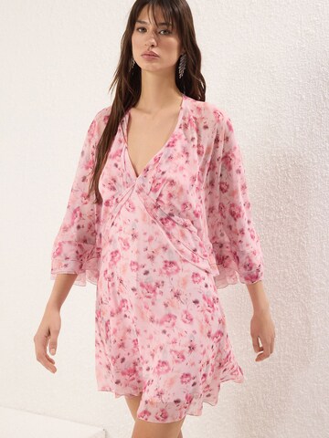 Robe Trendyol en rose : devant