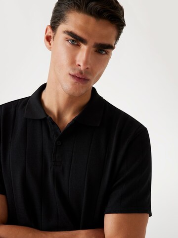 GUESS Sweater in Black