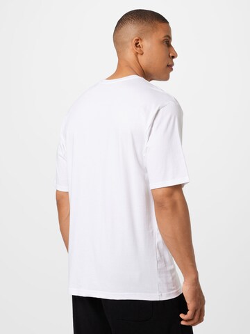 NU-IN - Camiseta en blanco