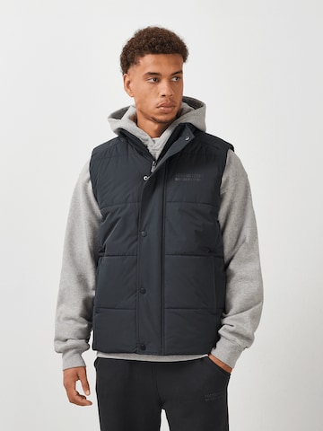 FC BAYERN MÜNCHEN Vest in Black: front