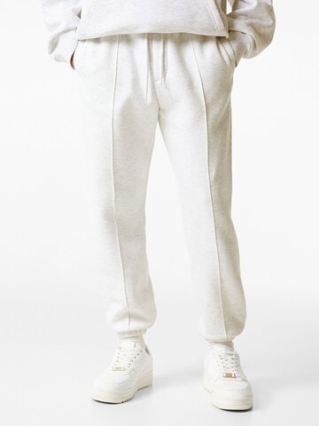 Bershka Tapered Hose in Grau: Vorderseite