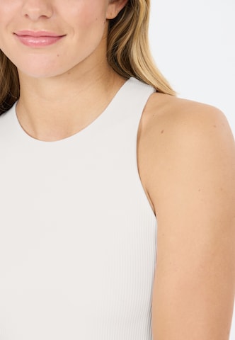 Athlecia Sports top 'Colbie' in White