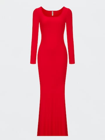 cfab (formerly creamy fabrics) Jurk 'Ribbed Long Sleeve Maxikleid' in Rood: voorkant