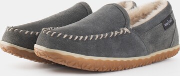 Minnetonka Mocassins 'Tempe' in Grijs