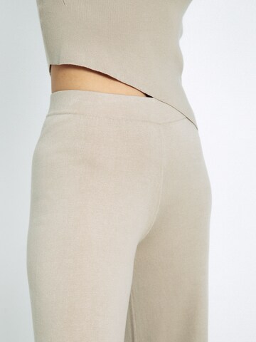 ABOUT YOU x Toni Garrn Loosefit Broek 'Phoenix' in Beige