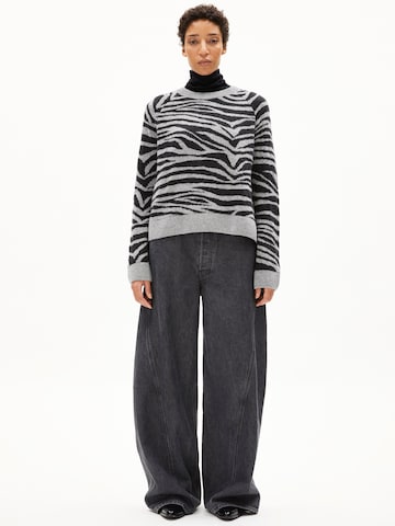 ARMEDANGELS Pullover 'LILIRIAA' in Grau