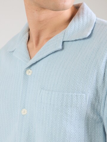 Abercrombie & Fitch Comfort fit Srajca 'RESORT' | modra barva