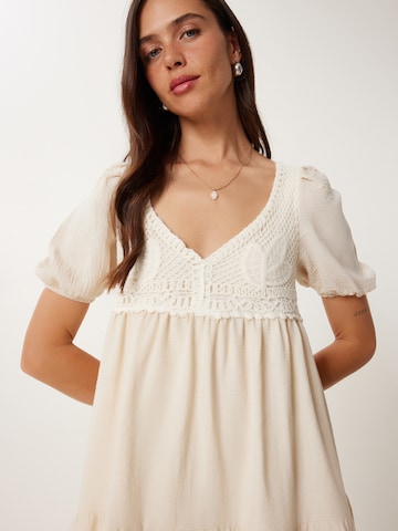 bēšs Happiness İstanbul Kleita