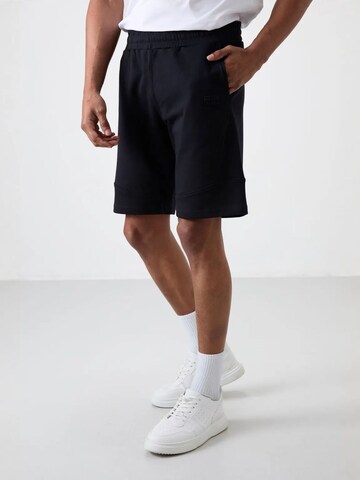 Tommy LifeTapered Hlače - crna boja