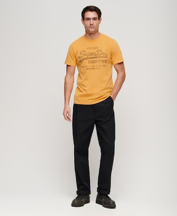 Superdry T-Shirt in Gelb