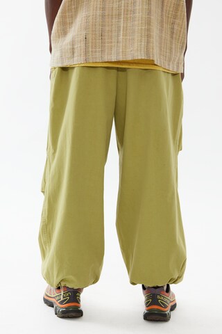 Loosefit Pantaloni 'Baggy' de la BDG Urban Outfitters pe verde