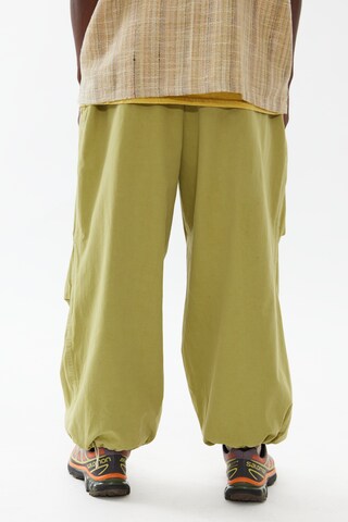 BDG Urban Outfitters - Loosefit Calças 'Baggy' em verde