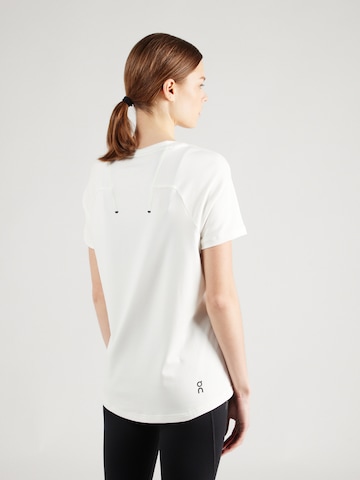 On T-Shirt 'Focus' in Weiß