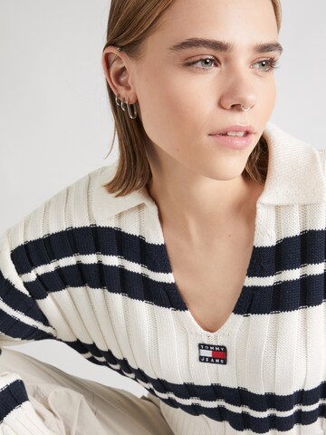 Tommy Jeans Sweter w kolorze biały