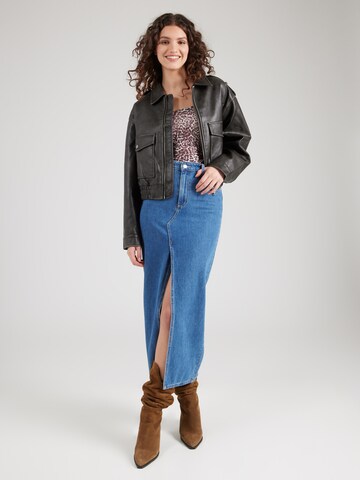 T-shirt 'PCBLAKE' PIECES en marron