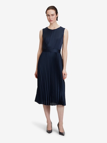 Robe de cocktail Betty & Co en bleu : devant