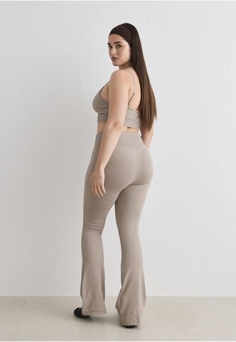 Aim'n Flared Sportbroek in Bruin