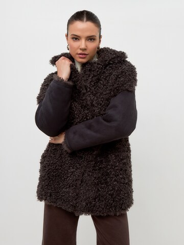 CESARE GASPARI Winter coat in Brown: front