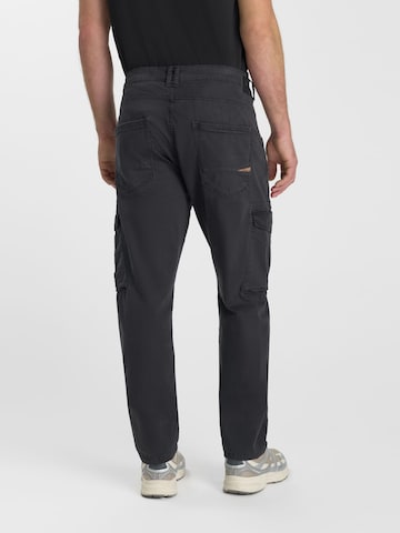 Regular Pantalon cargo 'BULLET' Le Temps Des Cerises en noir : derrière