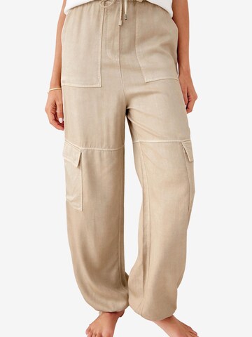 regular Pantaloni cargo di Next in beige: frontale
