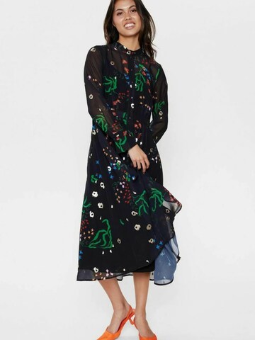 Robe-chemise 'NUKYNDALL' NÜMPH en noir