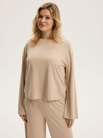 Maglietta 'Boxy-Langarmshirt aus Modal mit 3D-Logo, Ruth 2' di ESOTIQ in beige