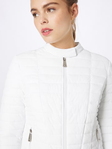 GUESS Prehodna jakna 'VONA' | bela barva