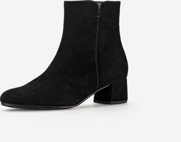 GABOR Ankle Boots in Black: front