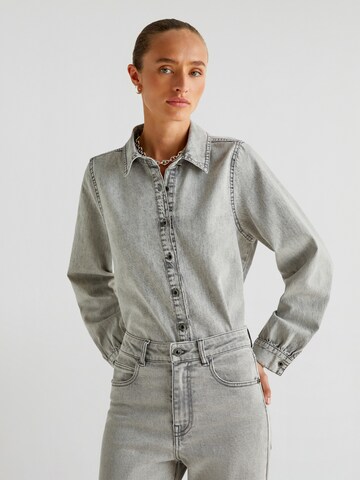 Scalpers Blouse in Grijs: voorkant