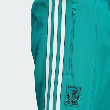 Effilé Pantalon de sport 'Liverpool FC Terrace Icons' ADIDAS ORIGINALS en vert