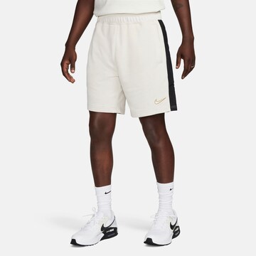 Nike Sportswear Regular Pants in White: front