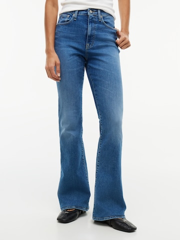Tommy Jeans Bootcut Džíny 'SYLVIA' – modrá: přední strana