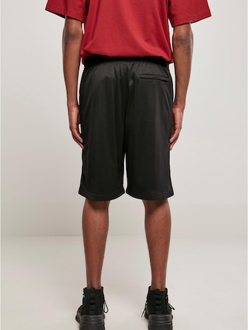 Urban Classics Loosefit Shorts in Schwarz