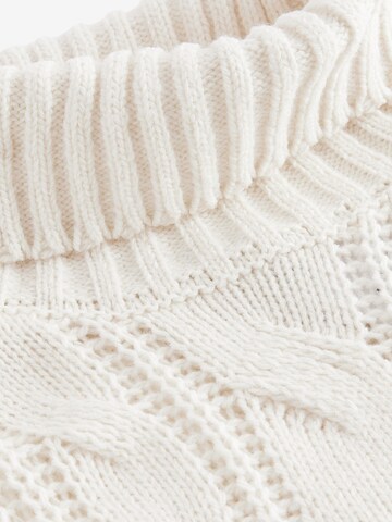 Next Cape in Beige