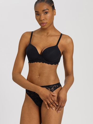 Hanro Balconette BH 'Moments' in Schwarz: Vorderseite