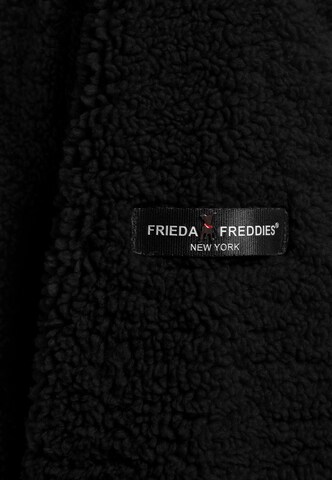 Frieda & Freddies NY Between-Seasons Coat in Black