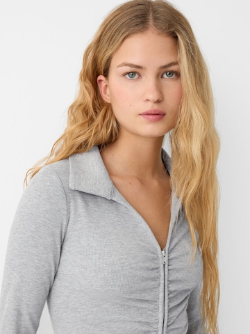 Bershka Strickjacke in Grau